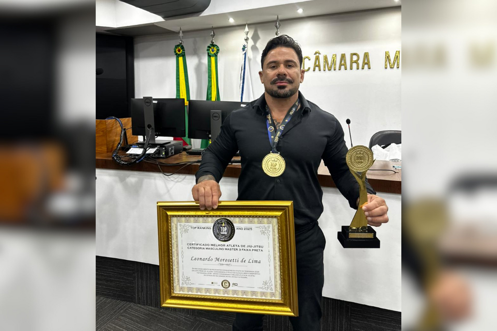 Atleta de jiu-jitsu de Santa Maria recebe prêmio de melhor do ano