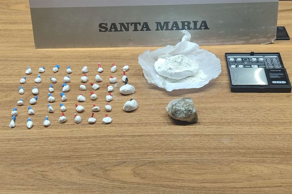 Flagrado em plena entrega, homem é preso com drogas em Santa Maria