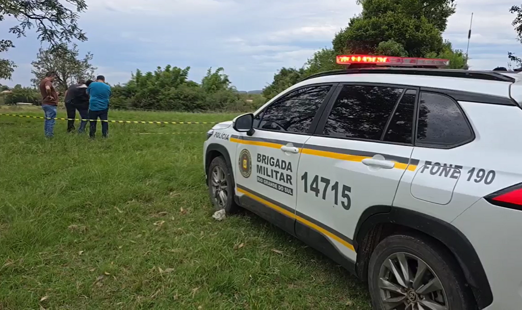 Homem é encontrado morto com tiros na cabeça em São Gabriel