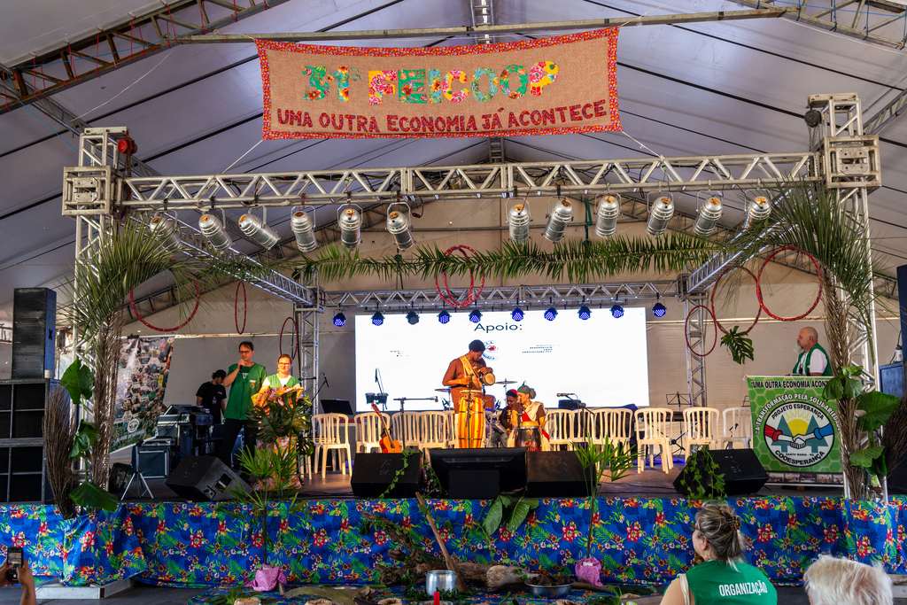Foto: Vinicius Becker (Diário) - Em 2025, cerca de 400 expositores participam da feira, que reúne representantes da economia solidária local, do Rio Grande do Sul, de outros estados brasileiros e também de nações como Argentina, Uruguai e Paraguai.