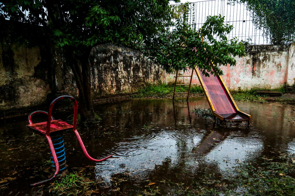 título imagem Temporal amplia impactos e atinge 18 escolas; unidade básica de saúde é fechada em Santa Maria