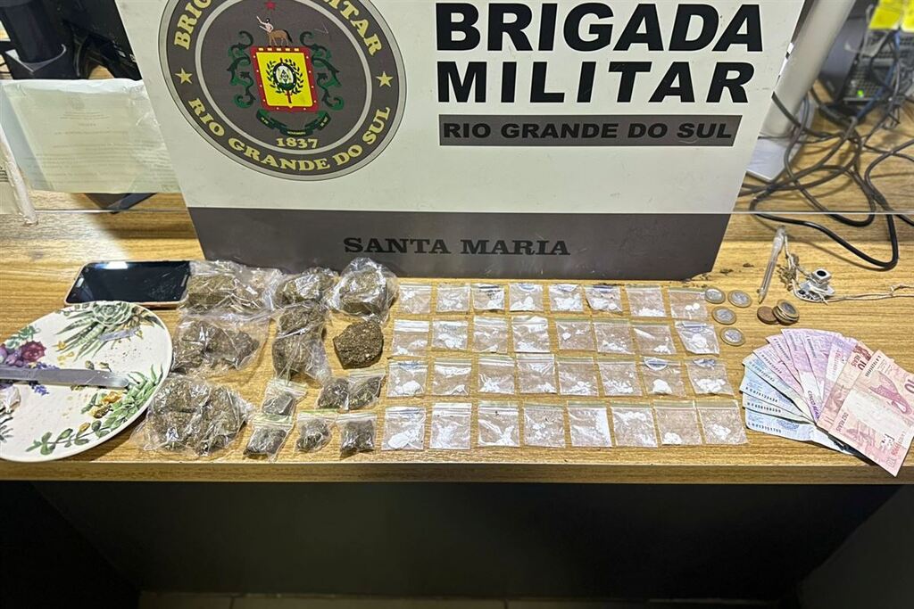 Após tentativa de fuga, jovem é preso com cocaína, maconha e crack em Santa Maria