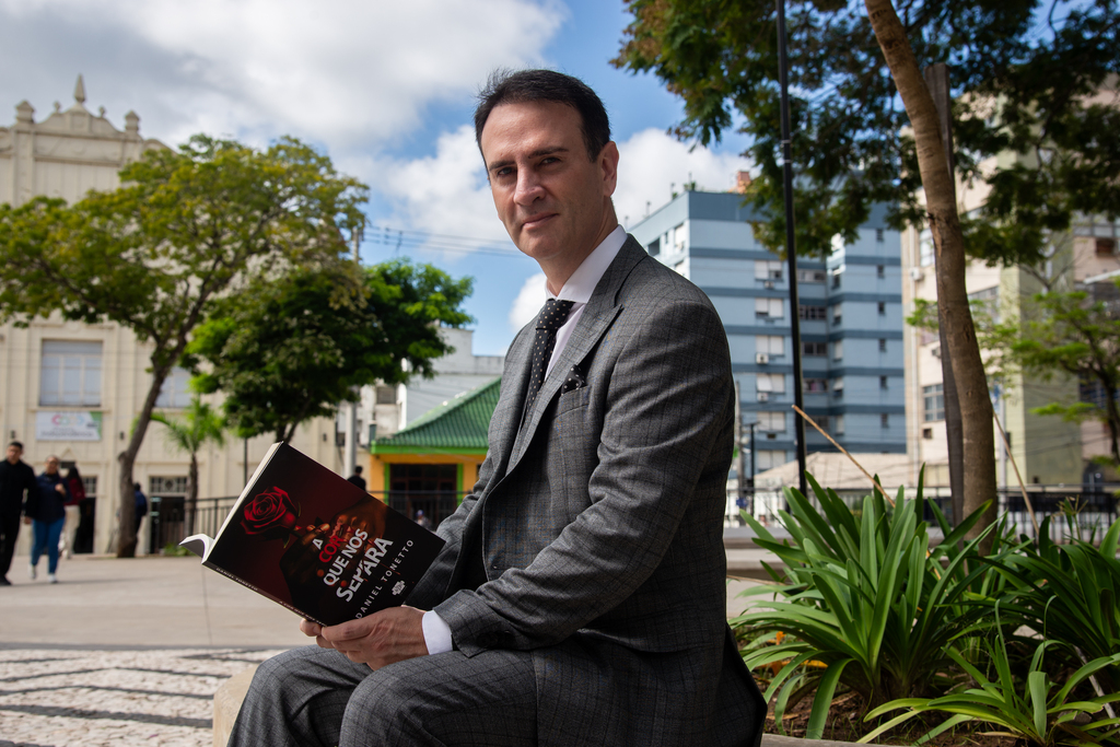 “Fiquei muito feliz”, diz Daniel Tonetto após convite para ser patrono da 53ª Feira do Livro de Santa Maria