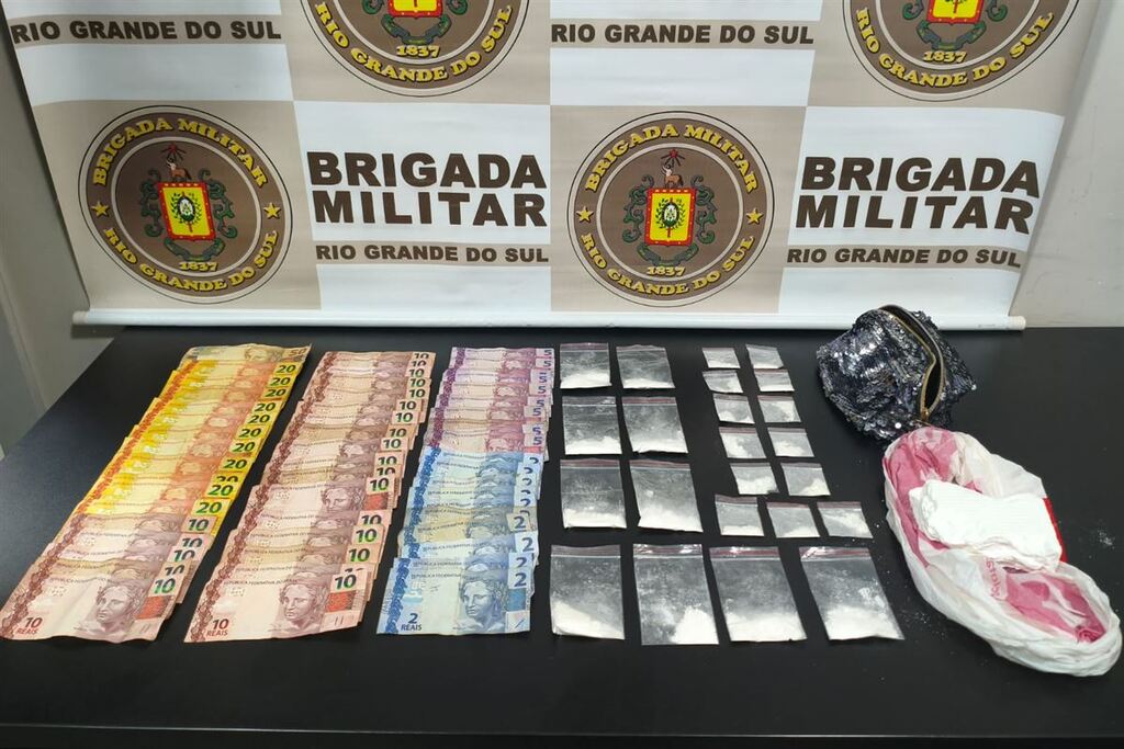 Mulher é presa por tráfico de drogas durante ação da Brigada Militar em Santa Maria