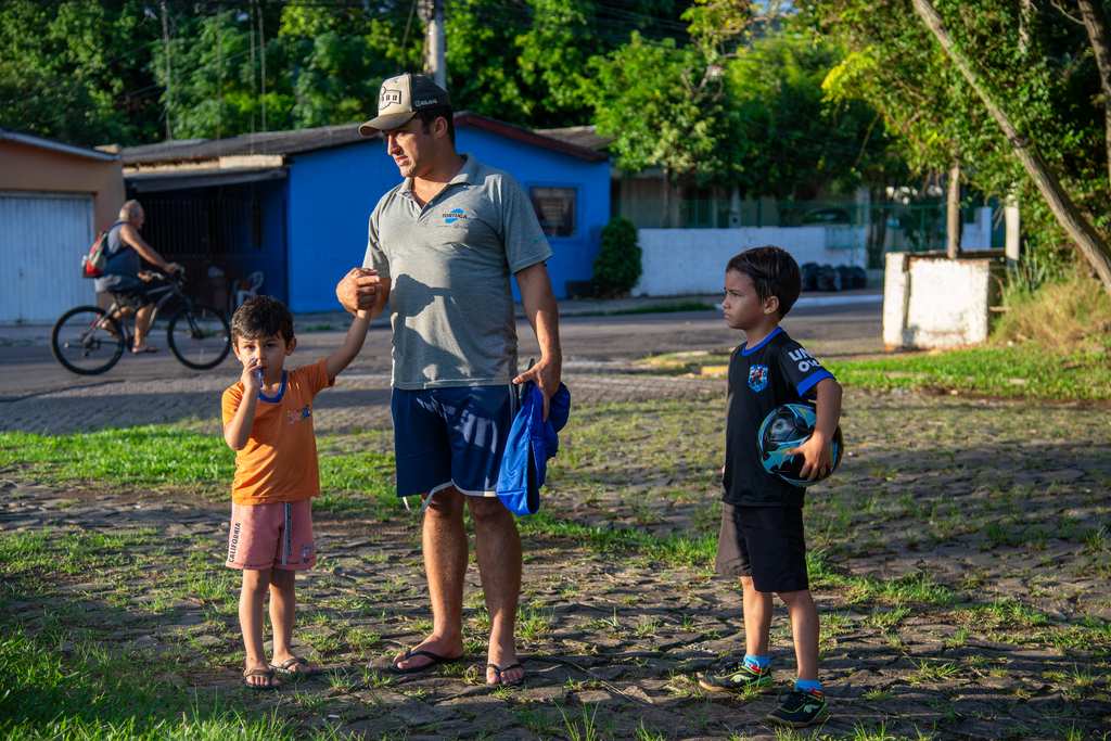 Iluminação de LED muda rotina em praças de Santa Maria e moradores relatam mais segurança e convivência