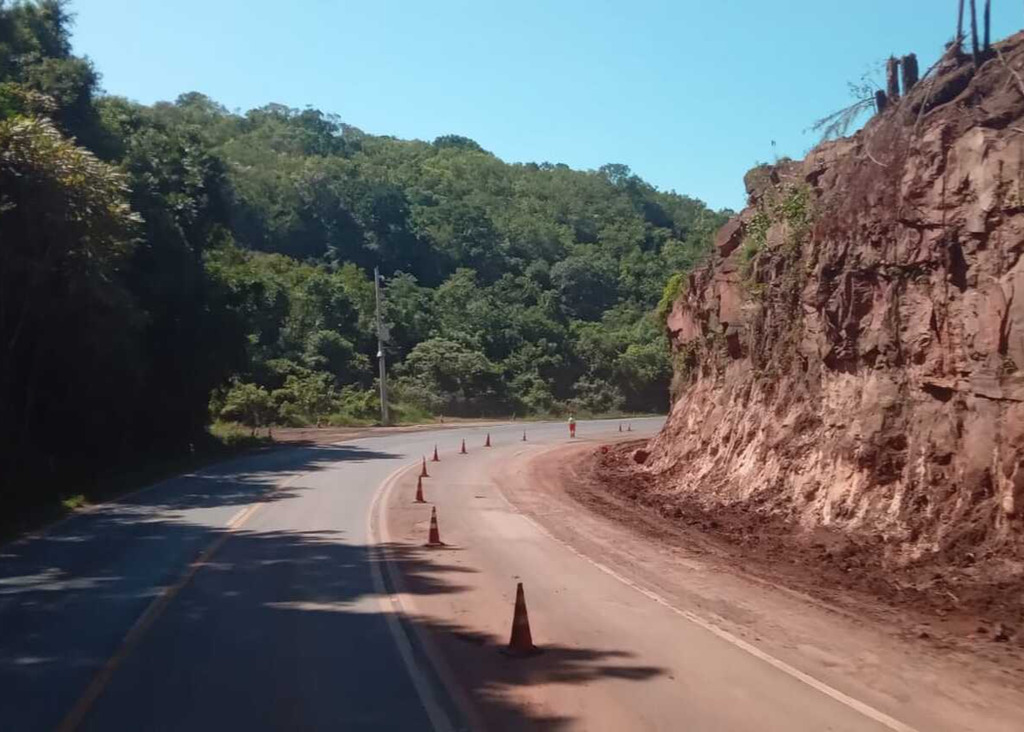 Trecho da RSC-287 será interditado três vezes por semana para detonações de rochas; confira