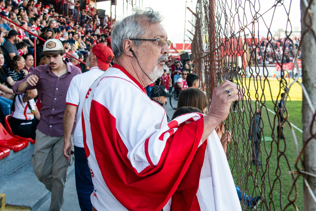 Após cirurgia, locutor atropelado por ônibus no centro de Santa Maria está estável e em observação