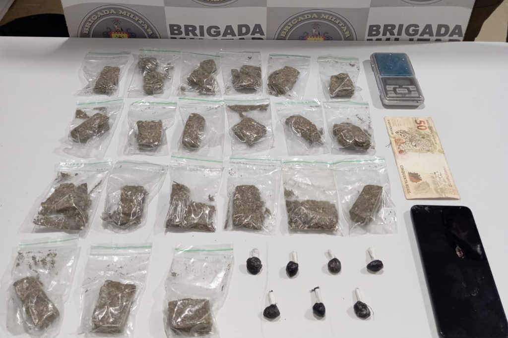 Dupla é flagrada trocando invólucro e acaba presa por tráfico em Cachoeira do Sul