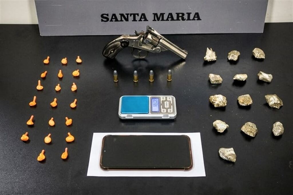 Ação da Brigada Militar termina com prisão e apreensão de arma e entorpecentes