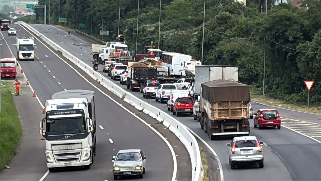 Obras na BR-158 em Santa Maria causam estreitamento e desvio de pista; saiba em que ponto