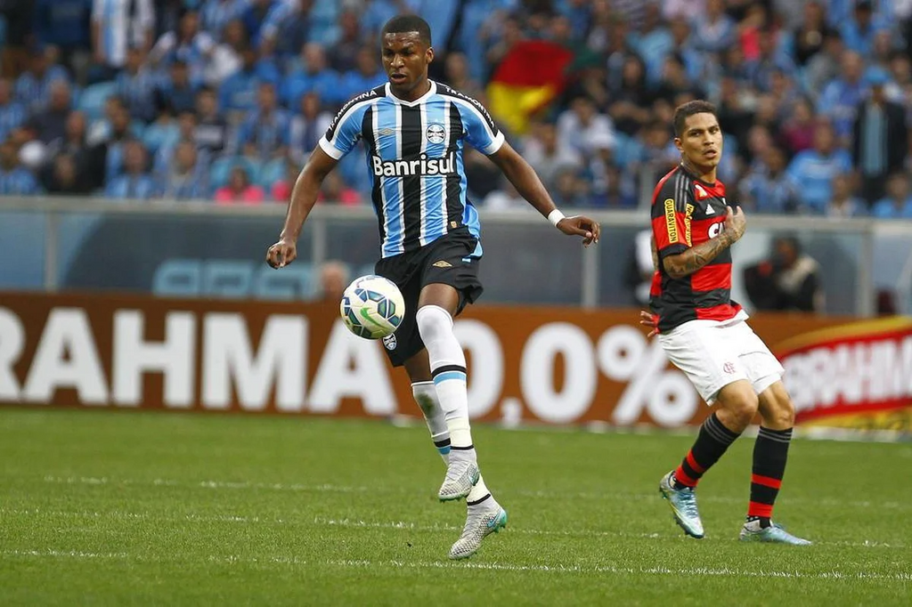 título imagem Do campo para a cozinha: ex-jogador do Grêmio é finalista de reality show de culinária