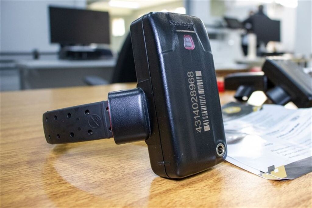 Homem que rompeu tornozeleira eletrônica invade escola e acaba detido em Santa Maria