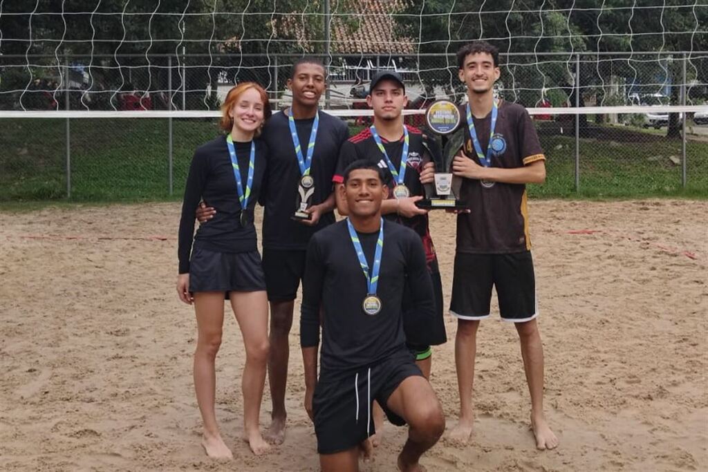 Foto: SL Esportes (Divulgação) - Os Estupítos foram os vencedores da competição