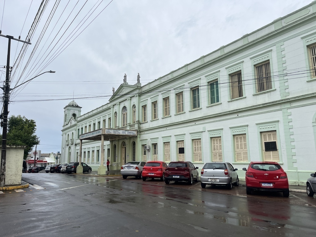 Criança e adolescente assistiam a vídeos dentro de casa quando foram atingidas por tiro em São Gabriel