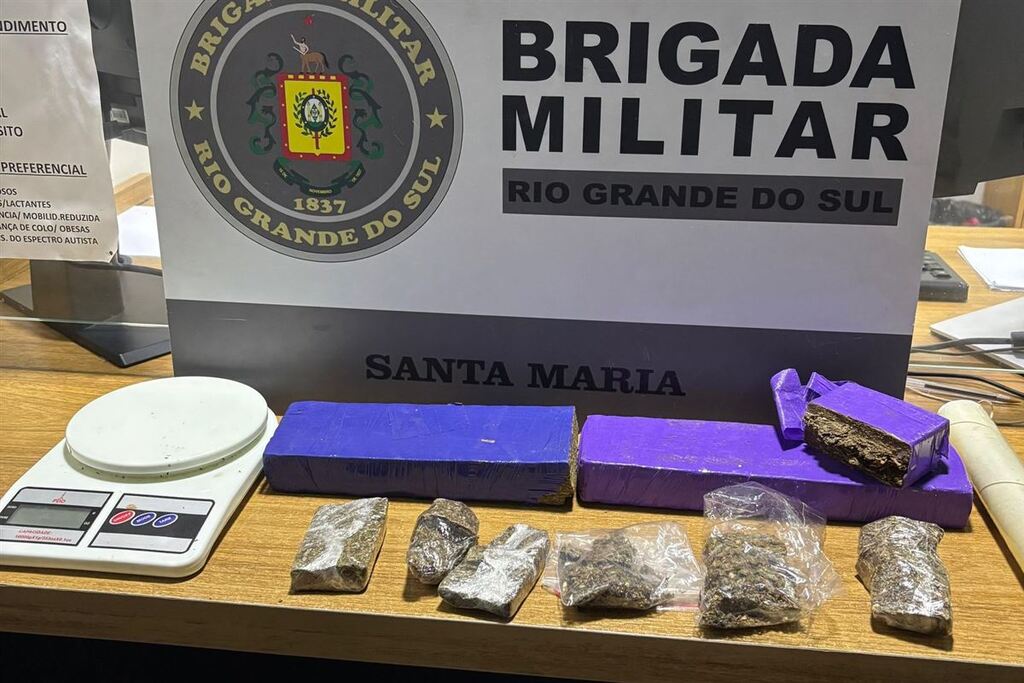 Homem tenta fugir de abordagem da Brigada Militar e acaba preso com mais de um quilo de maconha em Santa Maria