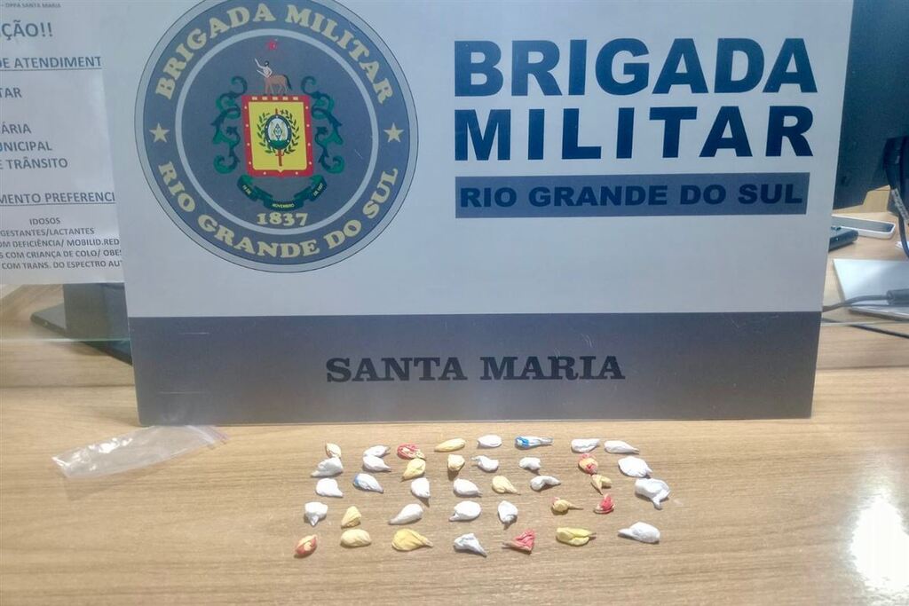 Homem tenta fugir da Brigada Militar e acaba preso com porções de cocaína em Santa Maria
