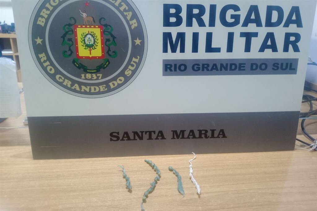 título imagem Adolescente de 17 anos é apreendido com porções de crack em Santa Maria