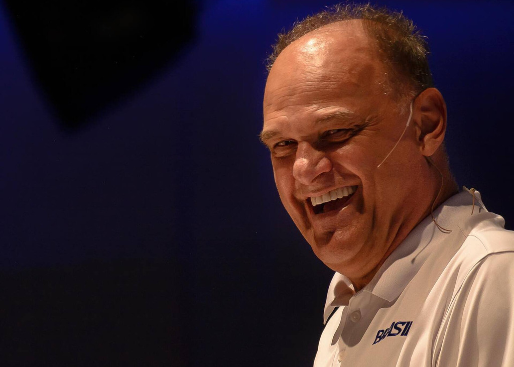 Morre Oscar Schmidt, maior nome do basquete brasileiro, aos 68 anos