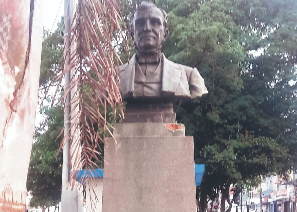 Placas e monumentos furtados seguem sem reposição