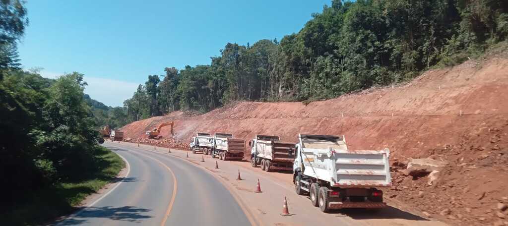 Foto: Deni Zolin (Diário) - Inicialmente prevista para terça-feira (21), a detonação de rochas foi antecipada e será realizada nesta segunda-feira (20), com bloqueio total da RSC-287 a partir das 13h30min.