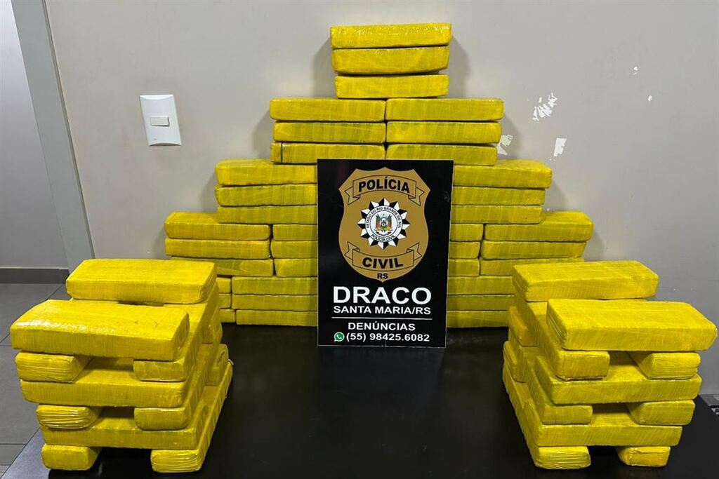 Foto: Polícia Civil (Divulgação) - Droga estava escondida no porta-malas do veículo e distribuida em 69 porções.