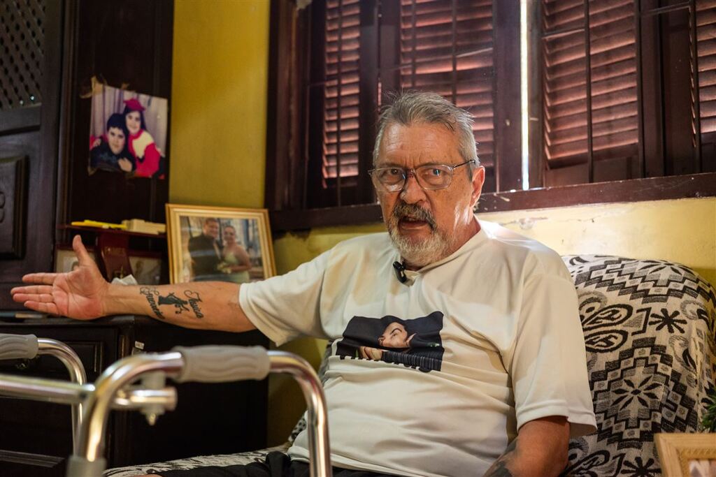 Foto: Vinicius Becker - Cerimonialista e locutor passou por cirurgia no fêmur, mas se recupera bem