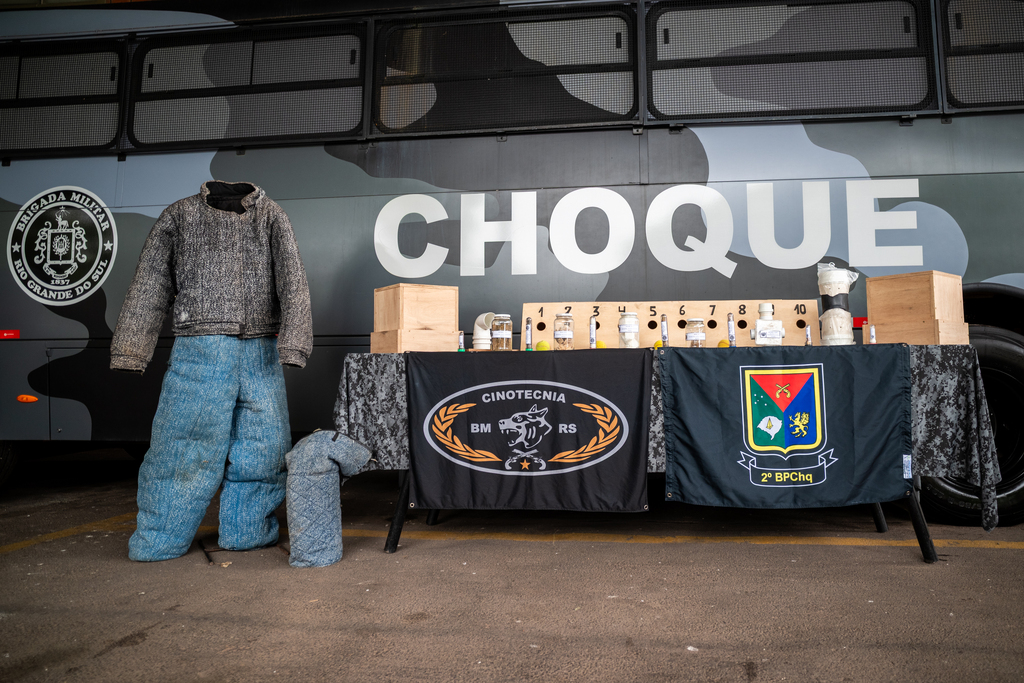 título imagem Faro, disciplina e parceria: conheça o trabalho dos cães do Batalhão de Choque em Santa Maria