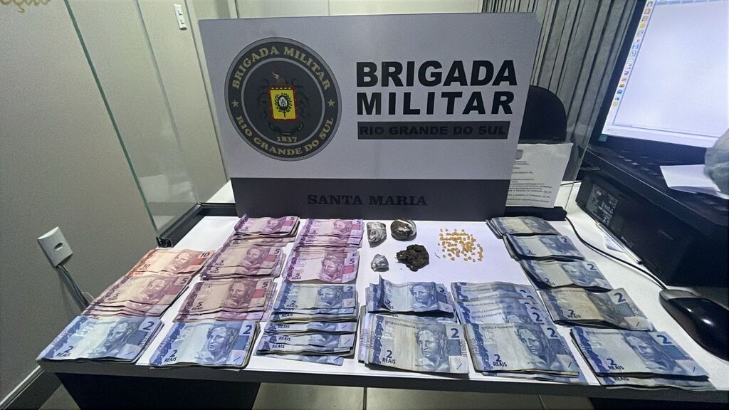 Mulher de 21 anos é presa por tráfico de drogas no Centro de Santa Maria