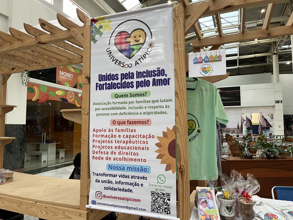Pais atípicos compartilham experiências e dificuldades em Feira da Inclusão em Santa Maria