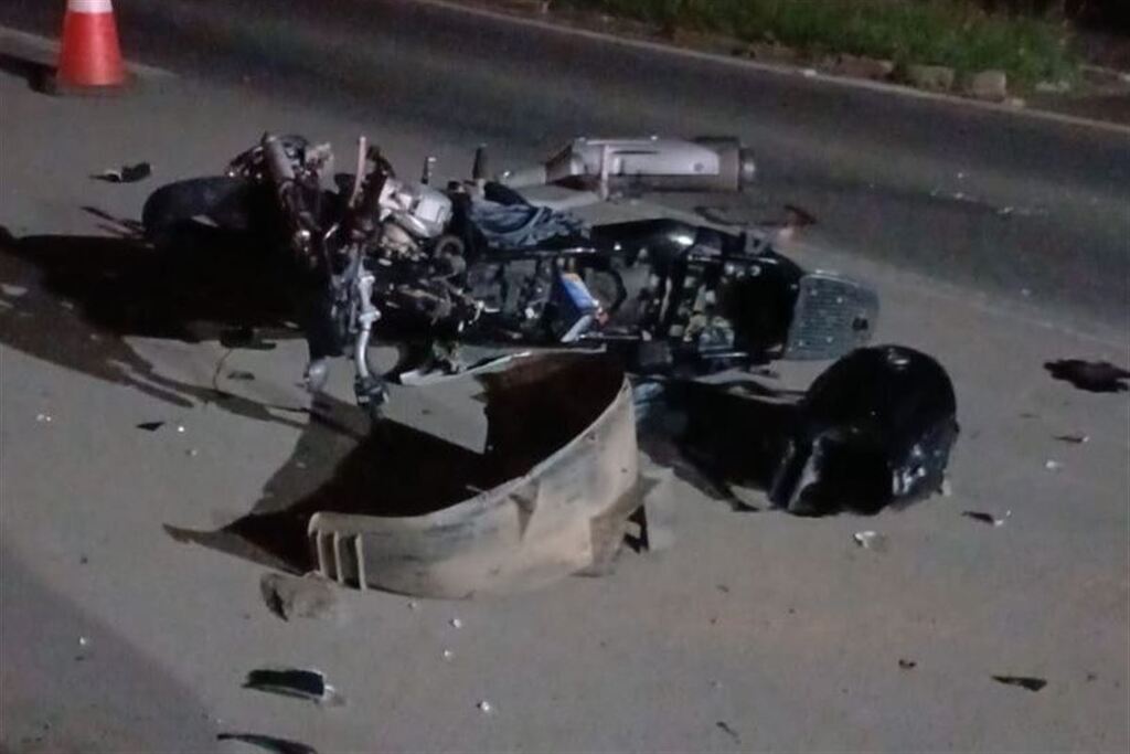 Motocicleta de Santa Maria e automóvel colidem frontalmente na RSC-287, em Paraíso do Sul