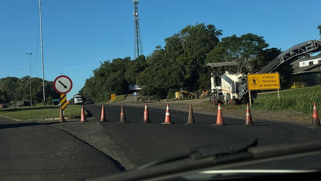 Obras no perímetro urbano geram lentidão em três trechos da BR-392, em Santa Maria