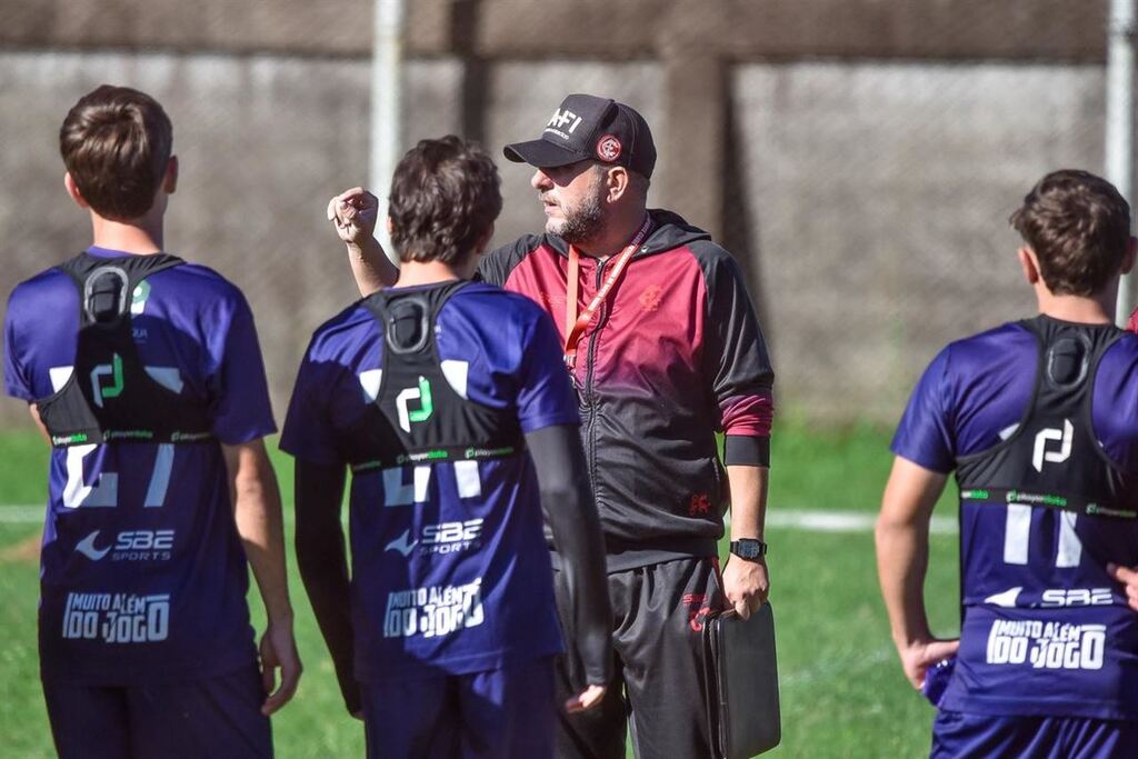 Foto: Renata Medina (Inter-SM) - Time do técnico Luizinho Peres vive reta final da etapa classificatória de competição estadual