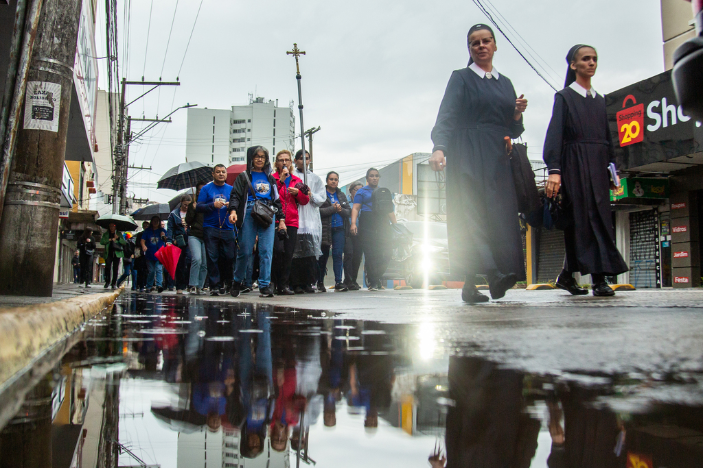 Mesmo com chuva, fiéis participam de peregrinação em honra a São José em Santa Maria