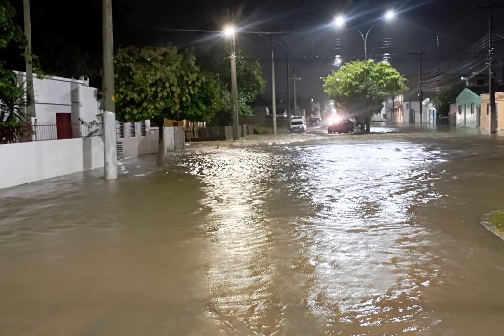 São Gabriel contabiliza mais de 30 casas atingidas e registra 250 mm de chuva