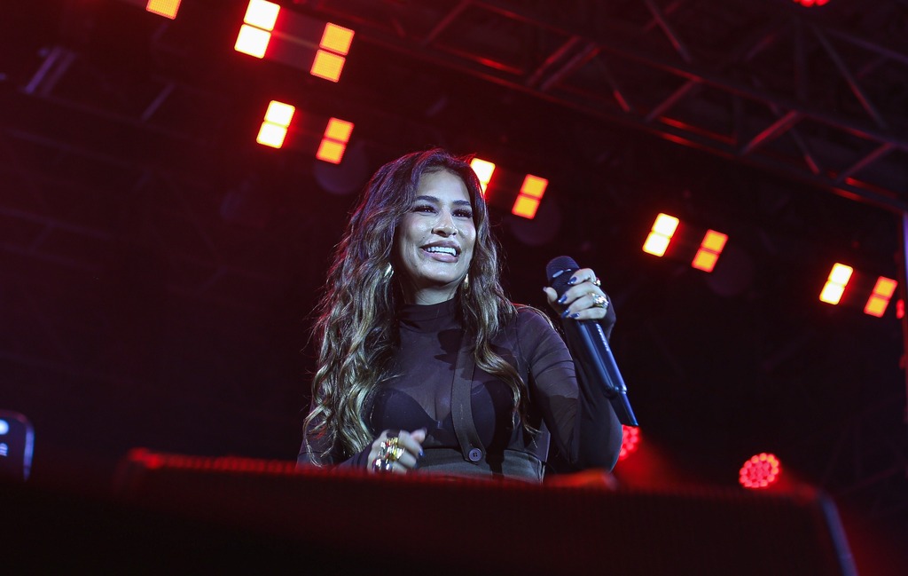 Multidão, sucessos e desejo por 'xis' embalam a noite de Simone Mendes em Santa Maria; confira como foi o show da artista