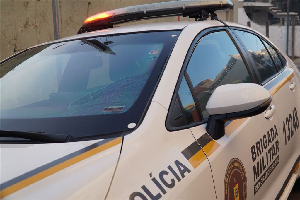 Briga por ciúmes termina com homem preso suspeito de agredir companheira e adolescente em Santa Maria