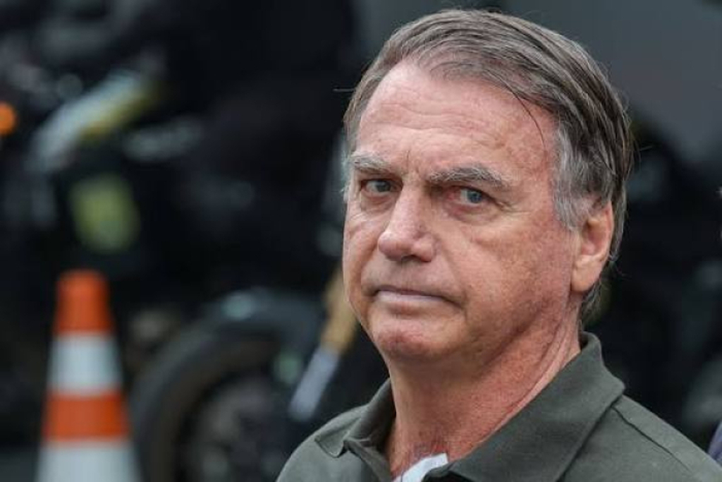 Após cirurgia no ombro, Bolsonaro tem alta hospitalar nesta segunda