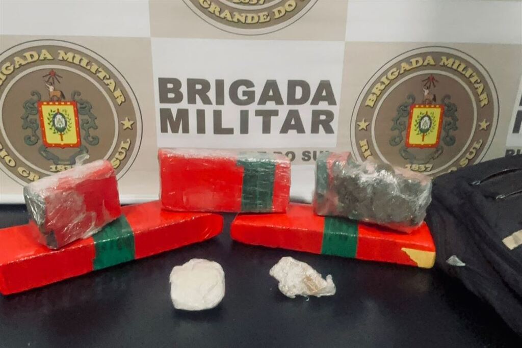 Homem é preso com drogas após tentar fugir da polícia próximo ao Cemitério Municipal em Santa Maria
