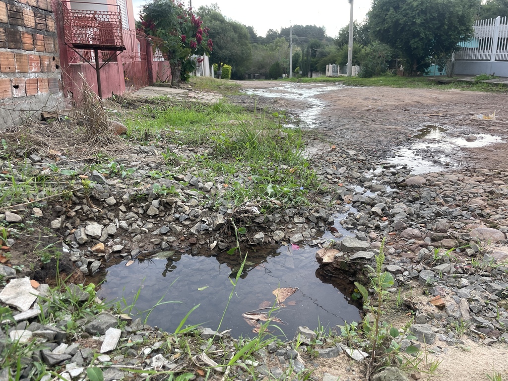 Esgoto a céu aberto preocupa moradores da Vila Severo há pelo menos seis meses em Santa Maria