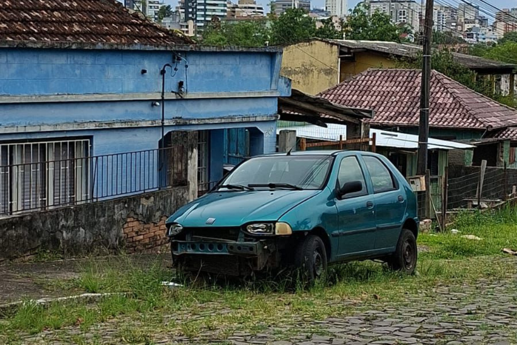 Projeto que prevê recolhimento e leilão de veículos abandonados avança na Câmara de Santa Maria