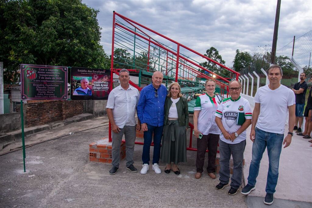 Foto: Vinicius Becker - Diretores e conselheiros colaboraram na inauguração do local que poderá receber a torcida adversária