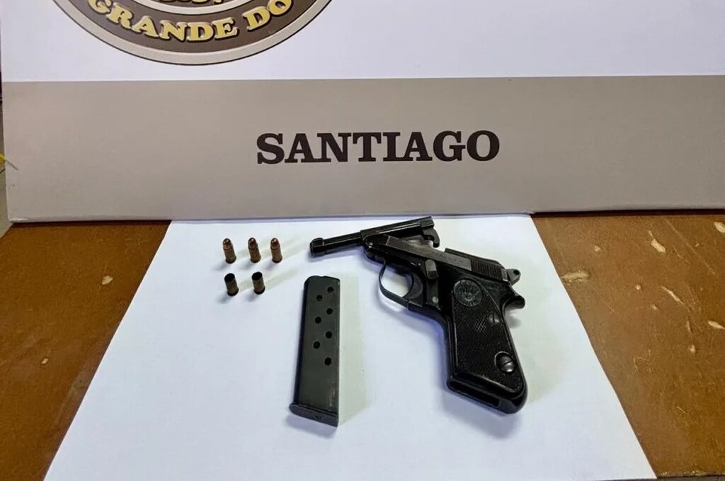 título imagem Homem é preso suspeito de tentar matar pai e filho a tiros no interior de cooperativa rural da região