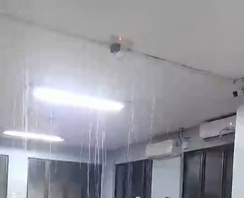 Água jorra dentro do PA do Patronato e prejudica serviços; coordenação administrativa da unidade explica o problema