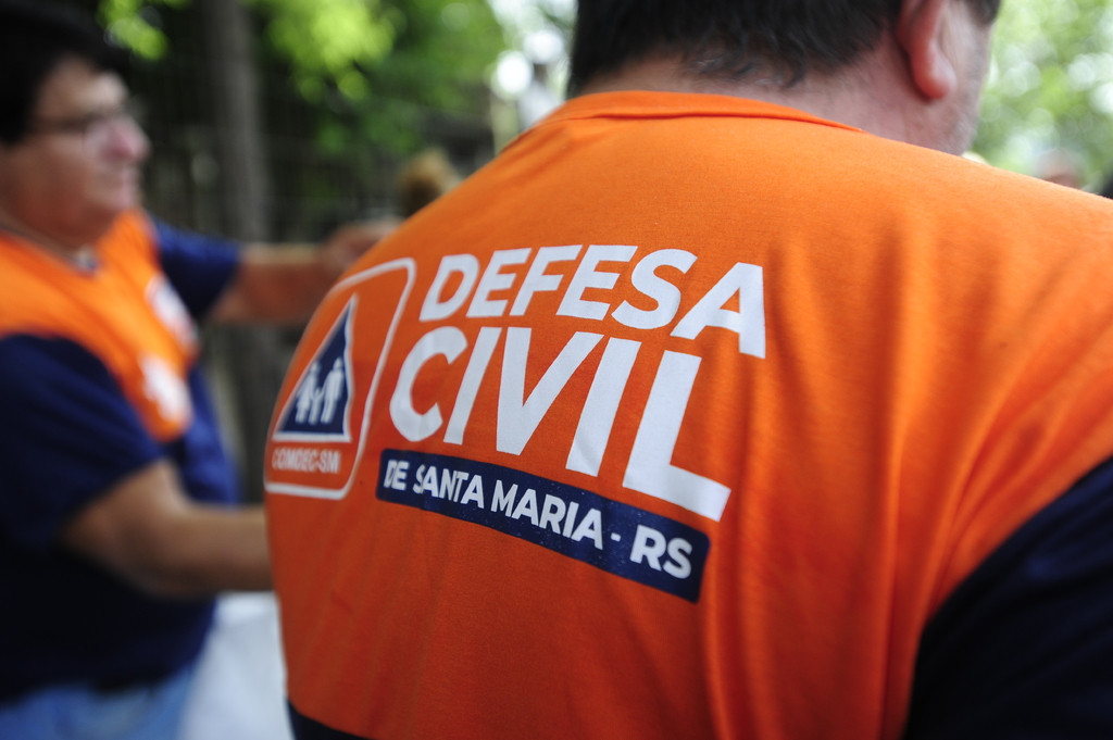 Chuva e ventania causam cinco ocorrências atendidas pela Defesa Civil em Santa Maria