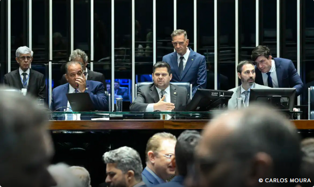 Presidente do Senado promulga a Lei da Dosimetria que beneficia condenados pelo 8 de janeiro