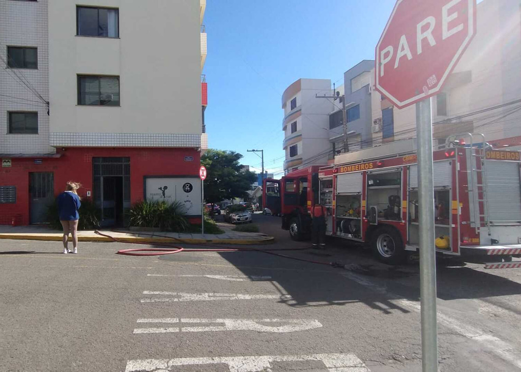 Princípio de incêndio atinge escritório e estúdio fotográfico no Bairro Fátima, em Santa Maria