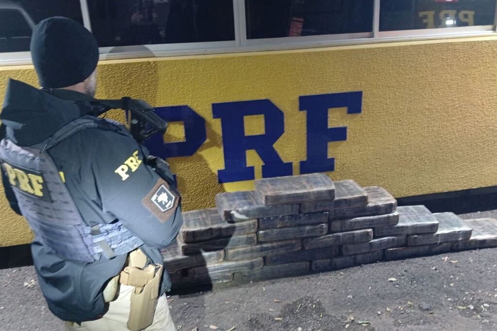 Com filha pequena, jovem presa com 240 quilos de maconha na BR-287 passará para prisão domiciliar