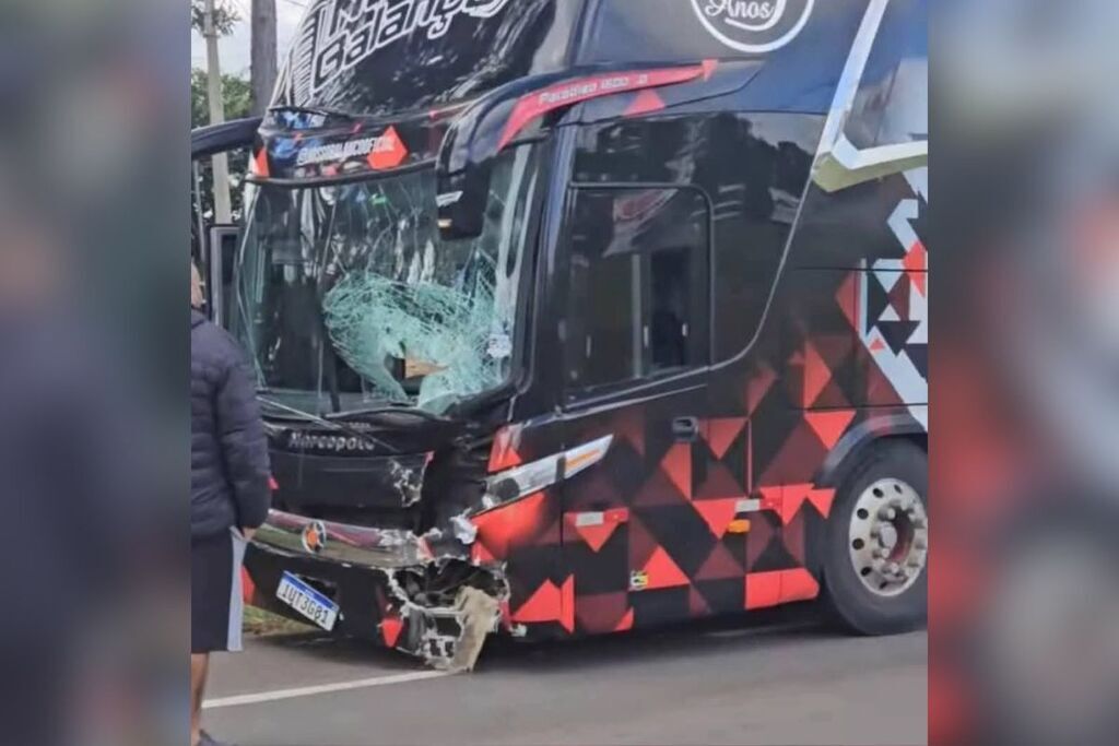 Banda se manifesta após acidente entre ônibus e moto que deixou um morto na BR-287 em São Pedro do Sul
