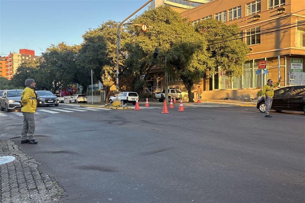Acidente registrado na Avenida Medianeira provoca bloqueios e muda trânsito