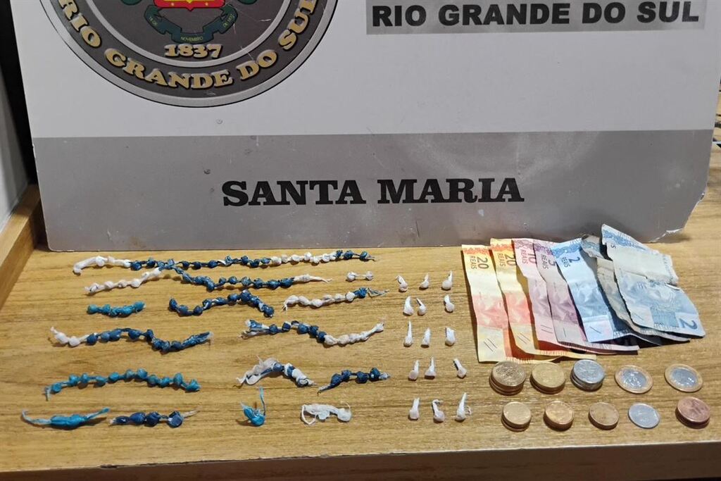 Adolescente  é apreendido com 129 pedras de crack e foragido da Justiça é preso em Santa Maria